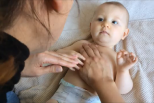 Amandine Ventadour consultante en parentalité - cour massage bébé