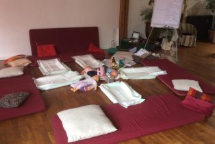 Amandine Ventadour consultante en parentalité - atelier massage formation